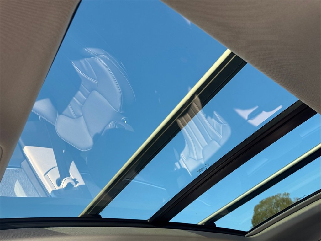 Used 2022 Audi Q5 e Premium w/ Convenience Package image 17