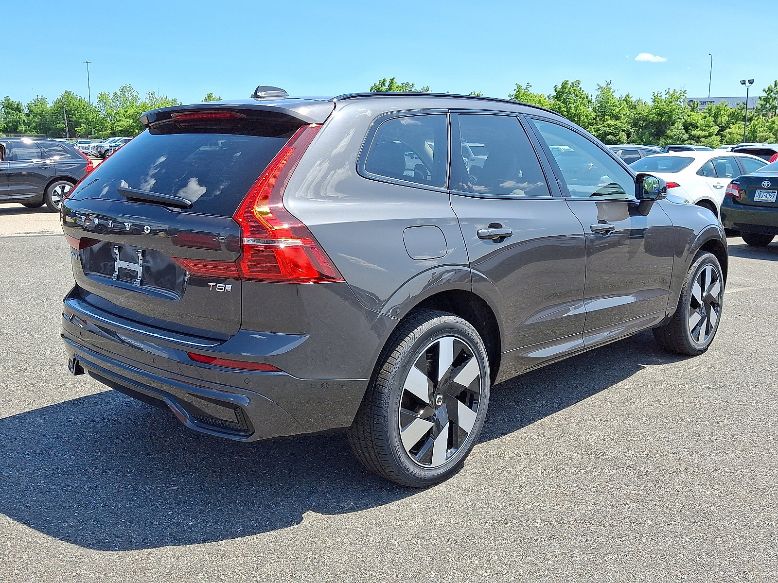 Used 2025 Volvo XC60 T8 Plus w/ Protection Package Premier image 6