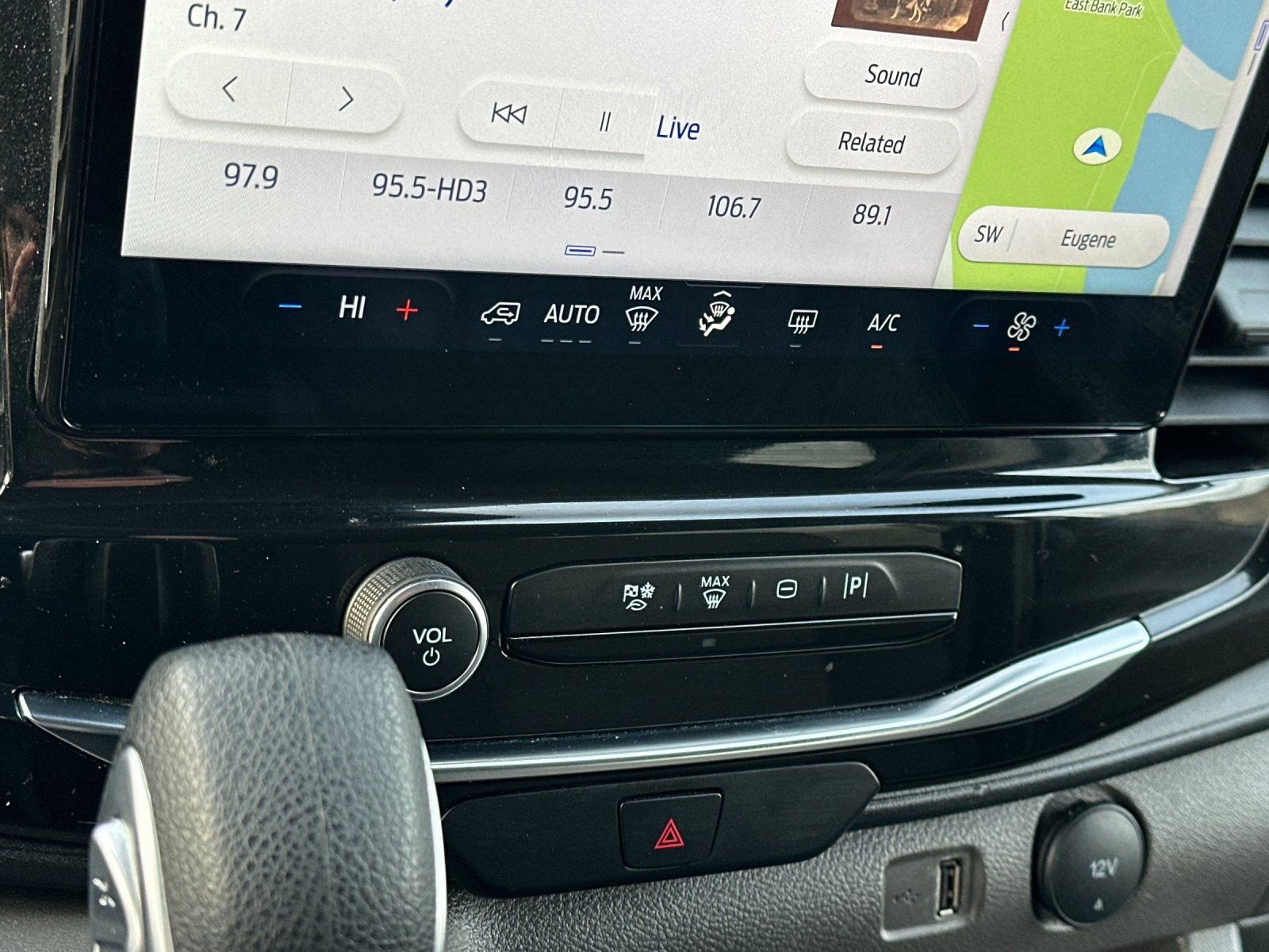 Used 2023 Ford Transit 350 XLT image 24