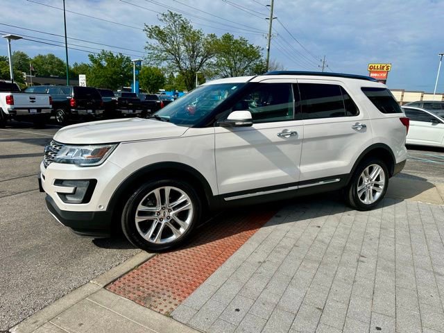 Used 2017 Ford Explorer Limited w/ Equipment Group 301A AWD/4WD image 3