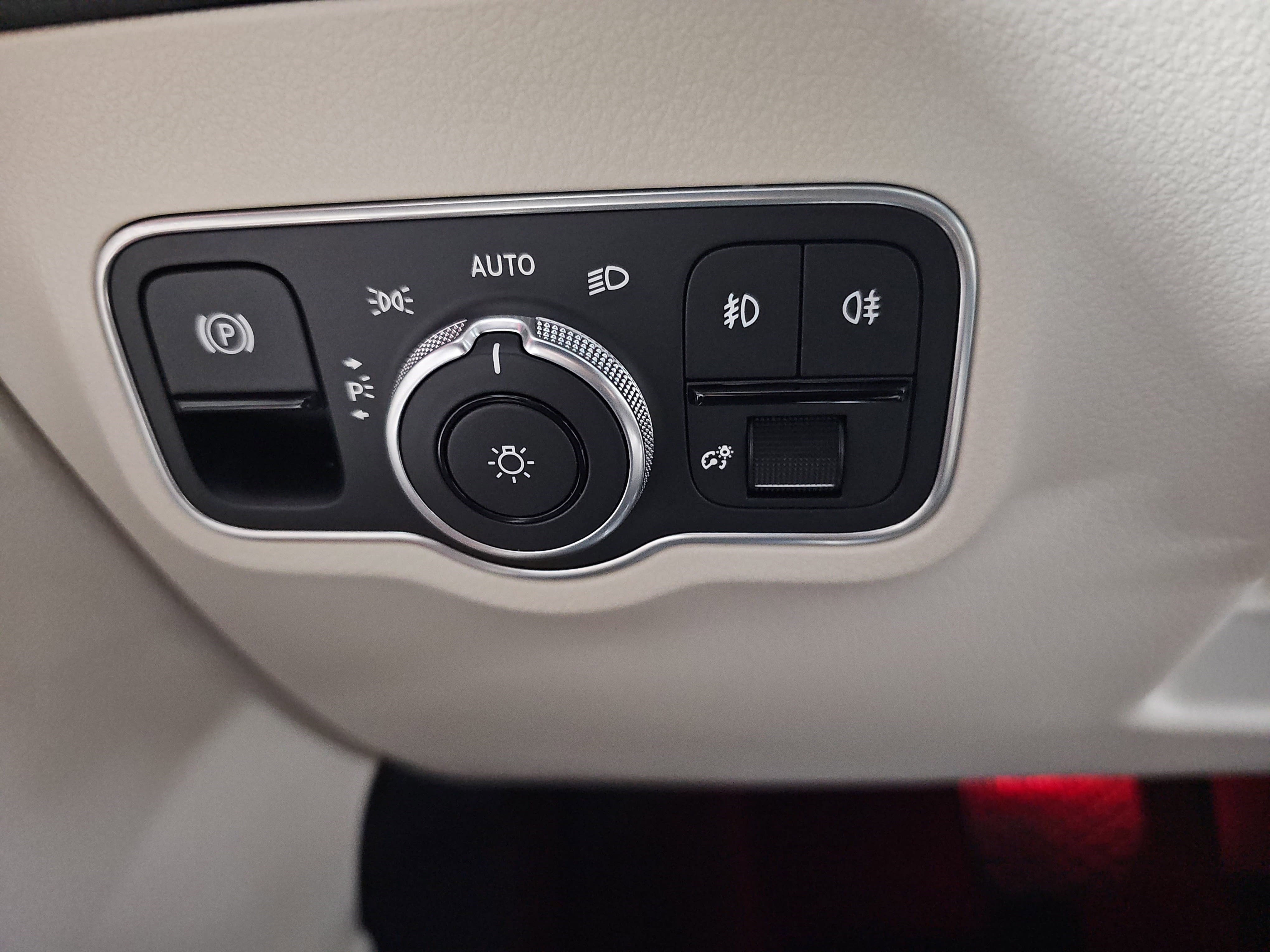 Certified 2025 Mercedes-Benz GLA 250 image 27