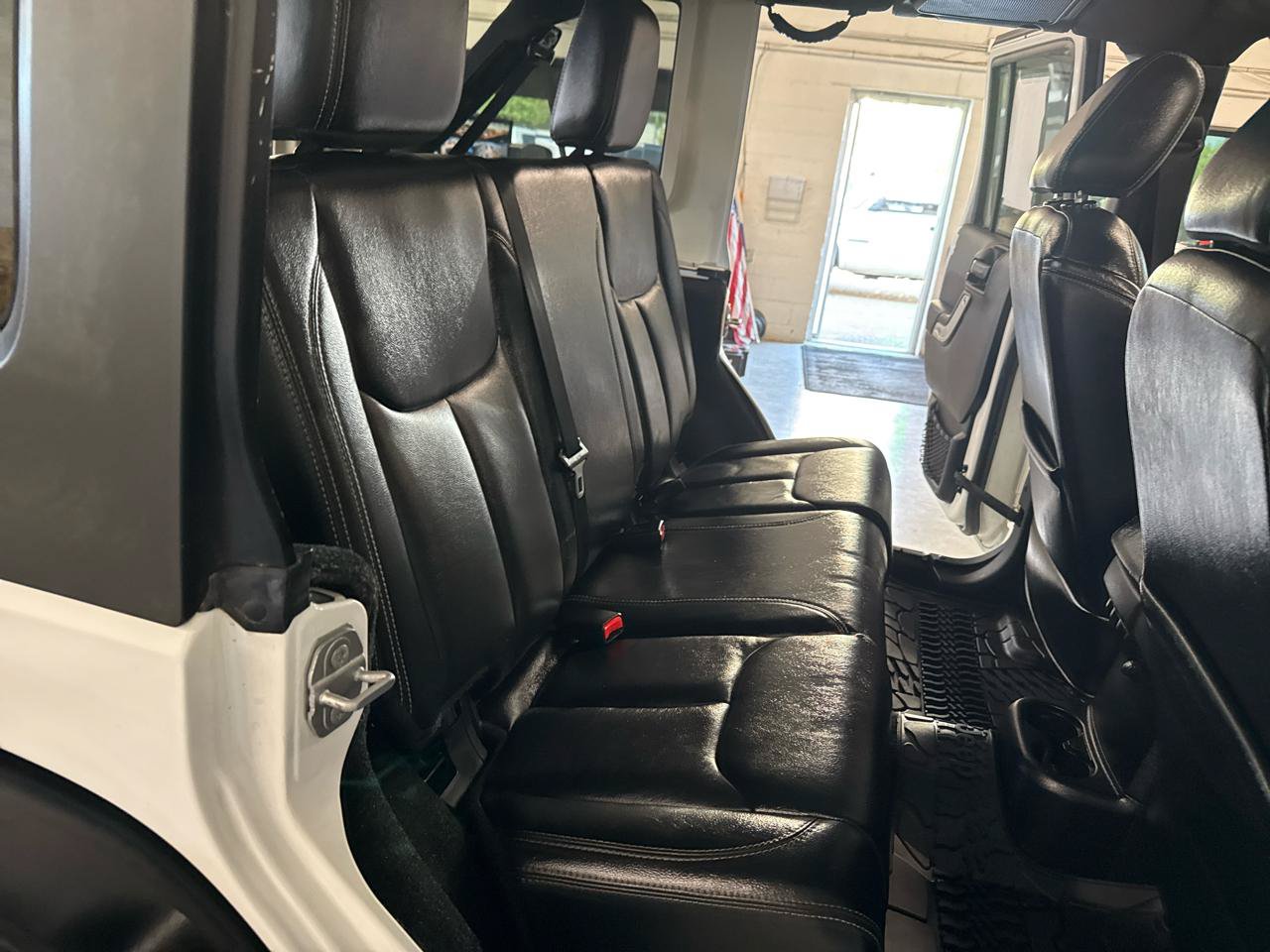 Used 2016 Jeep Wrangler Unlimited Rubicon AWD/4WD image 49