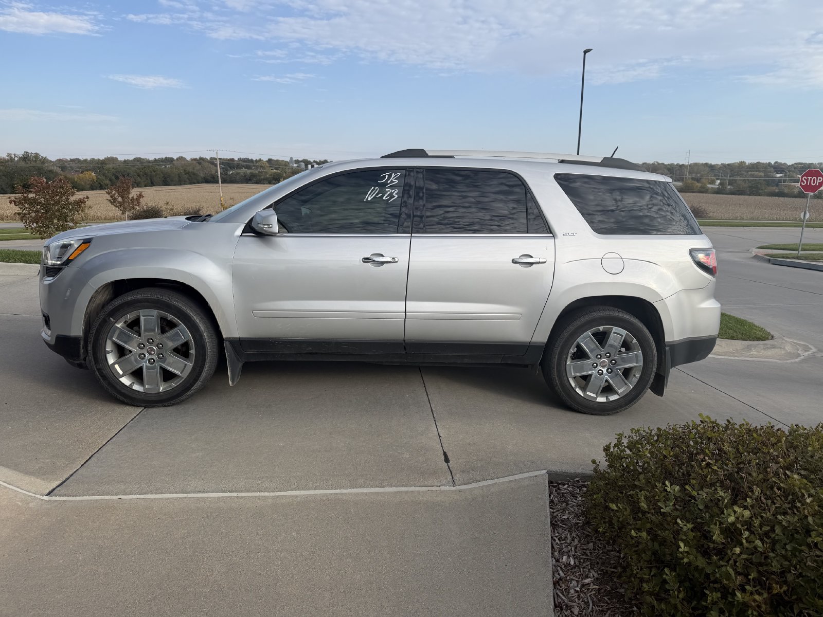 Used 2017 GMC Acadia Limited SLT AWD/4WD image 10
