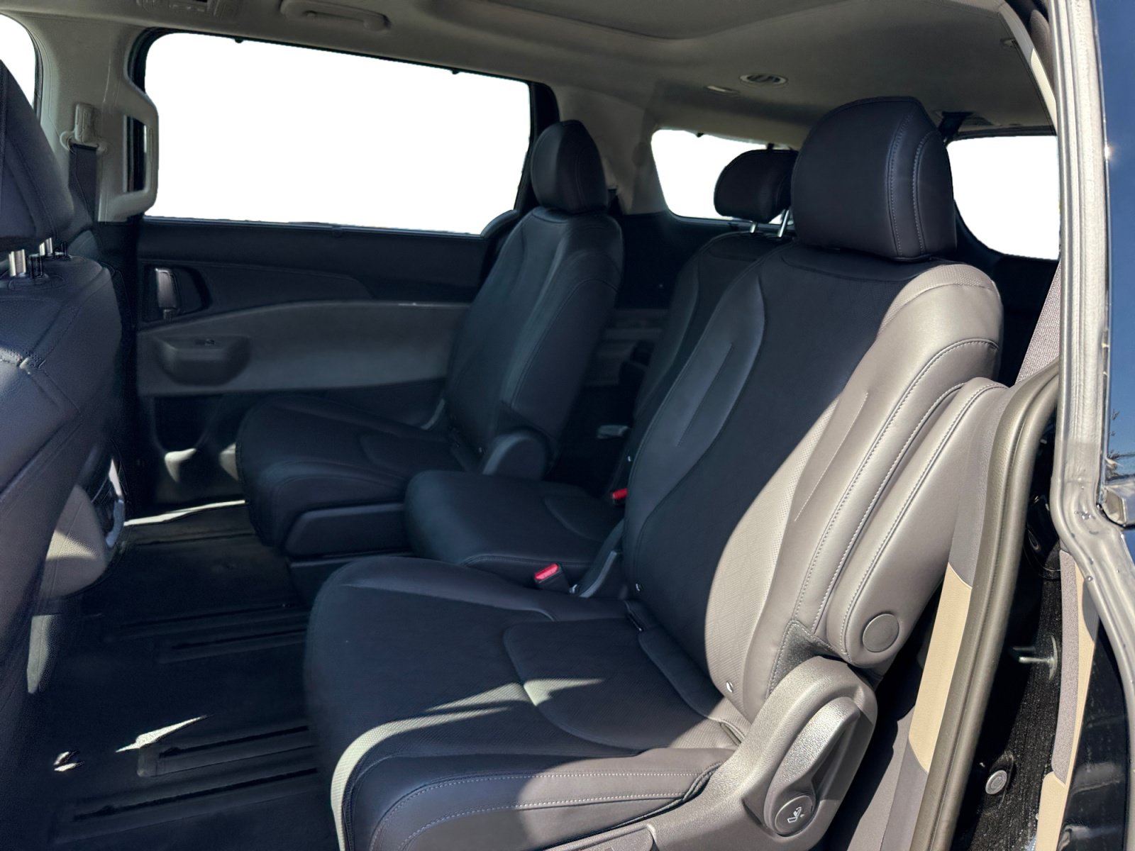 New 2027 Kia Carnival SX FWD image 16