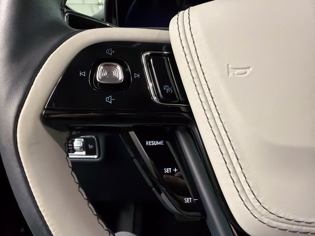 New 2027 Lincoln Aviator AWD image 17