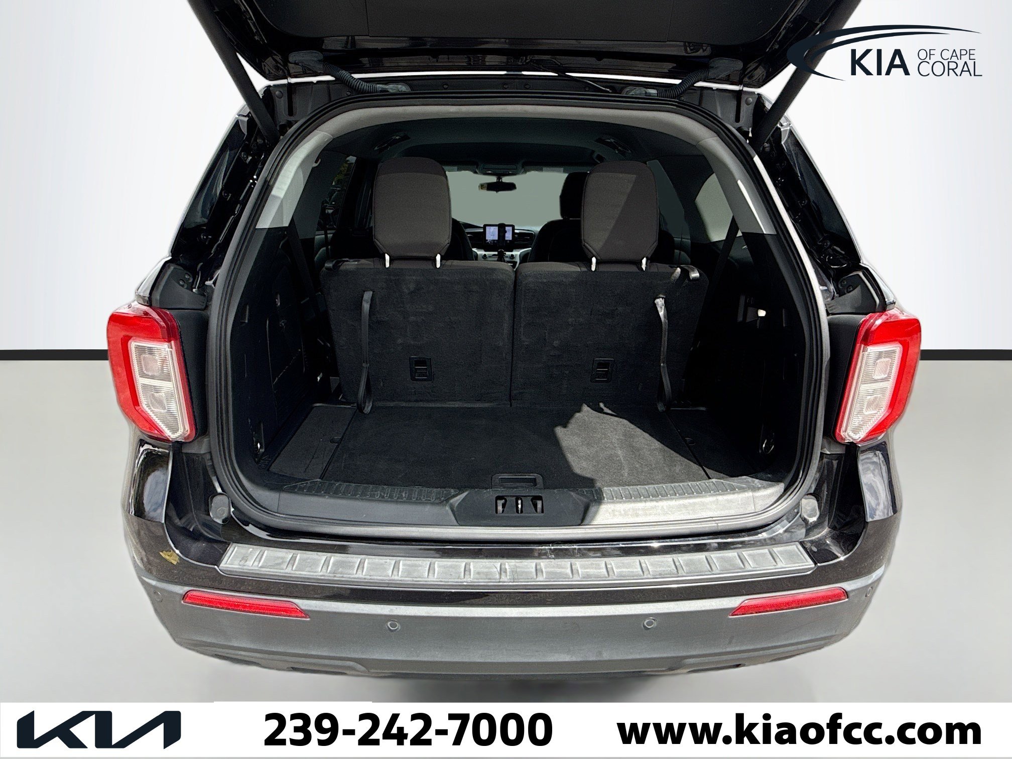 Used 2022 Ford Explorer XLT image 11