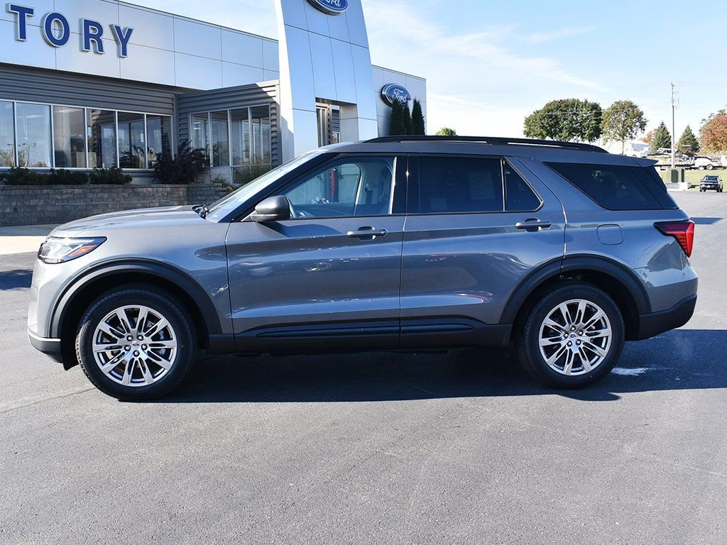 New 2026 Ford Explorer Active w/ Active Comfort Package image 2