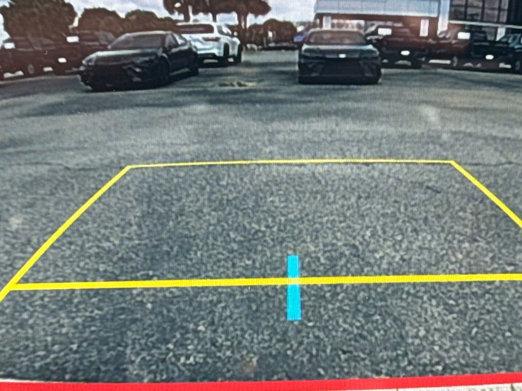 Used 2025 Toyota Camry SE w/ Convenience Package image 28