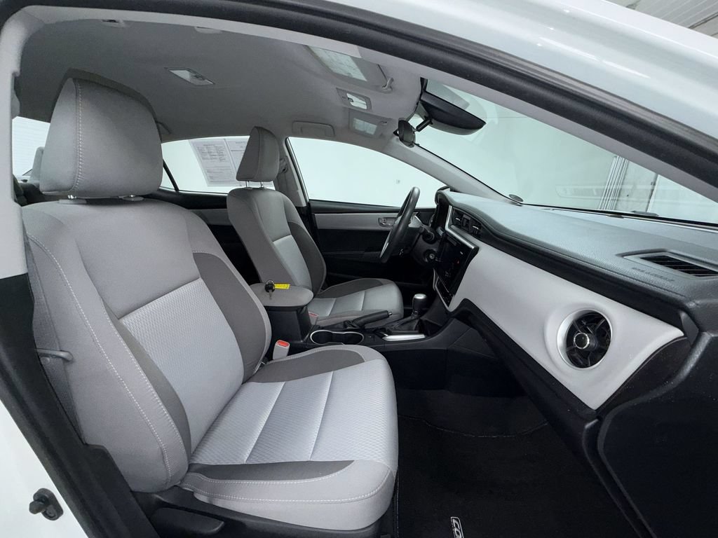 Used 2017 Toyota Corolla LE w/ Carpet Mat Package (TMS) FWD image 18