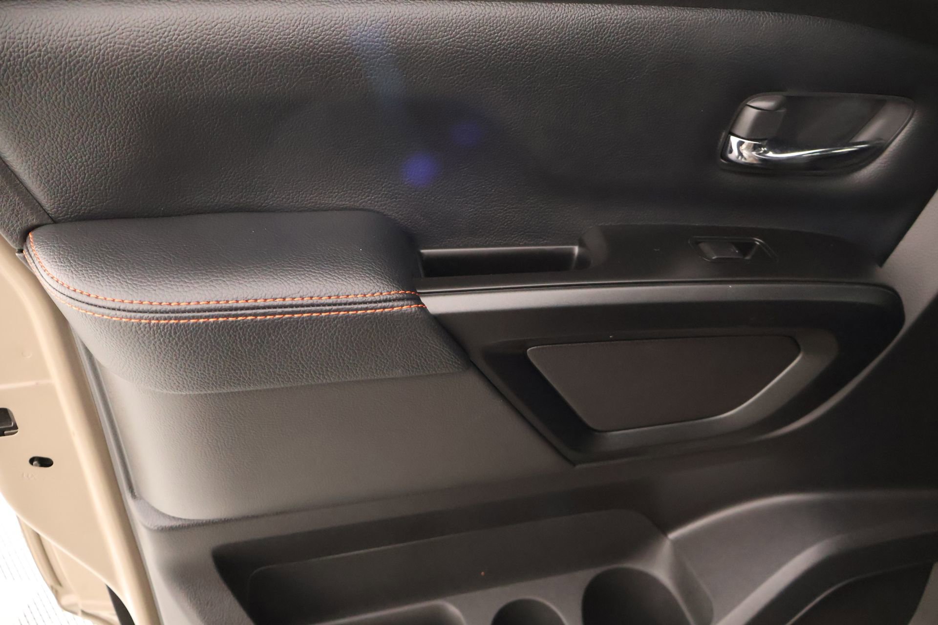 Used 2023 Nissan Titan PRO-4X w/ Pro-4x Convenience Package image 18