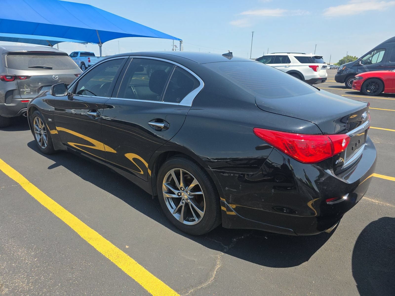 Used 2017 INFINITI Q50 Signature Edition w/ All Weather Package (L93) AWD/4WD image 2