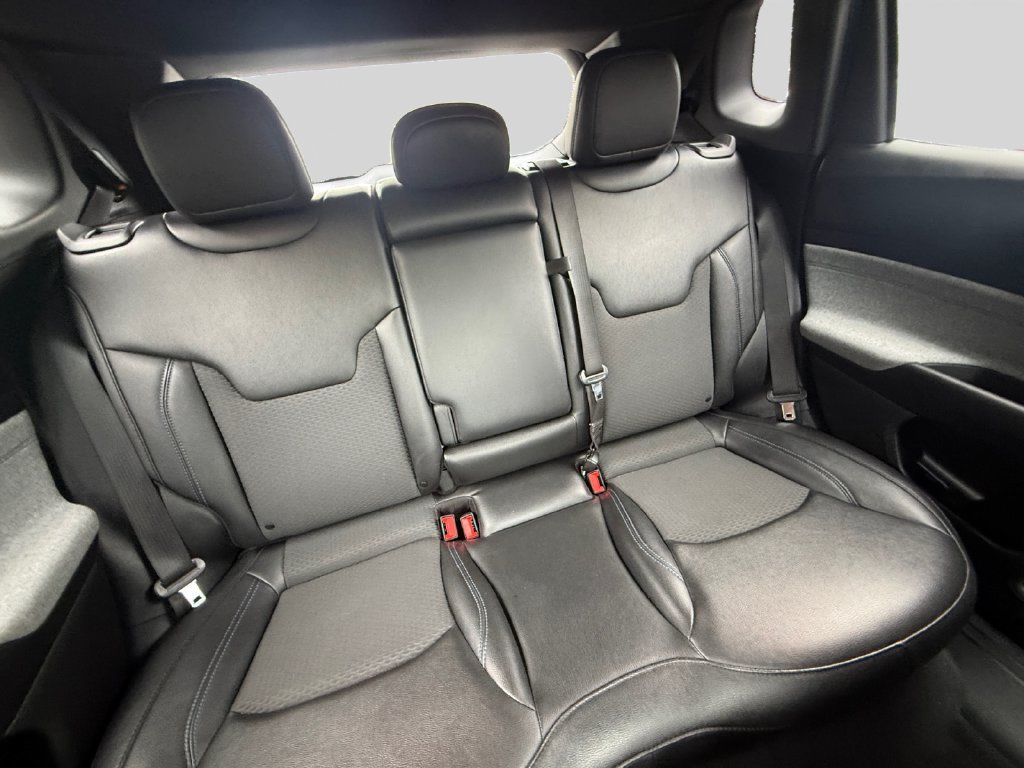 Used 2024 Jeep Compass Latitude AWD/4WD image 18