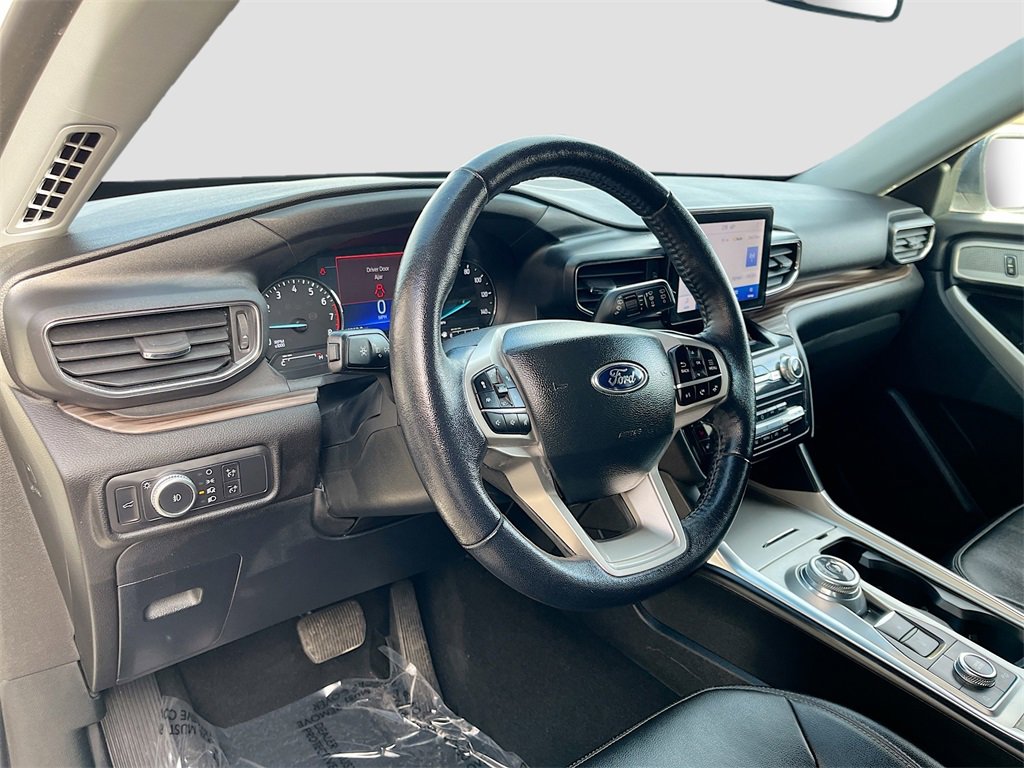 Used 2022 Ford Explorer Limited w/ Equipment Group 301A image 9