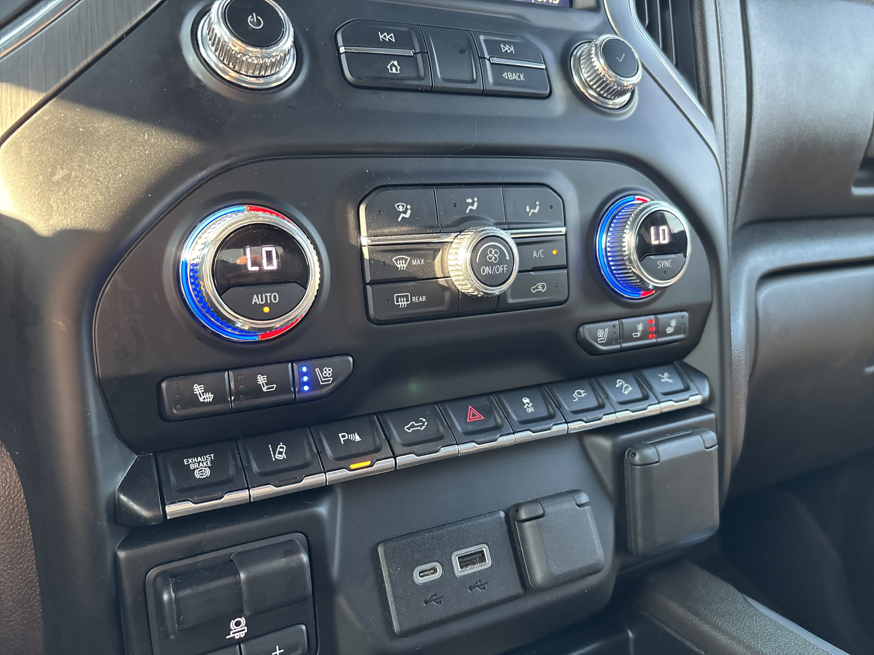 Used 2022 GMC Sierra 2500 Denali w/ Denali Ultimate Package AWD/4WD image 17