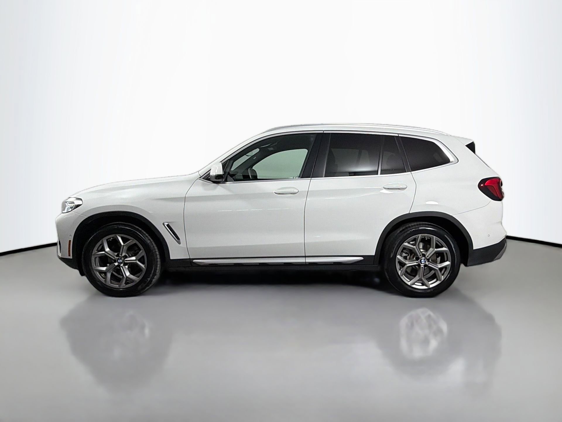 Certified 2024 BMW X3 xDrive30i w/ Convenience Package image 9