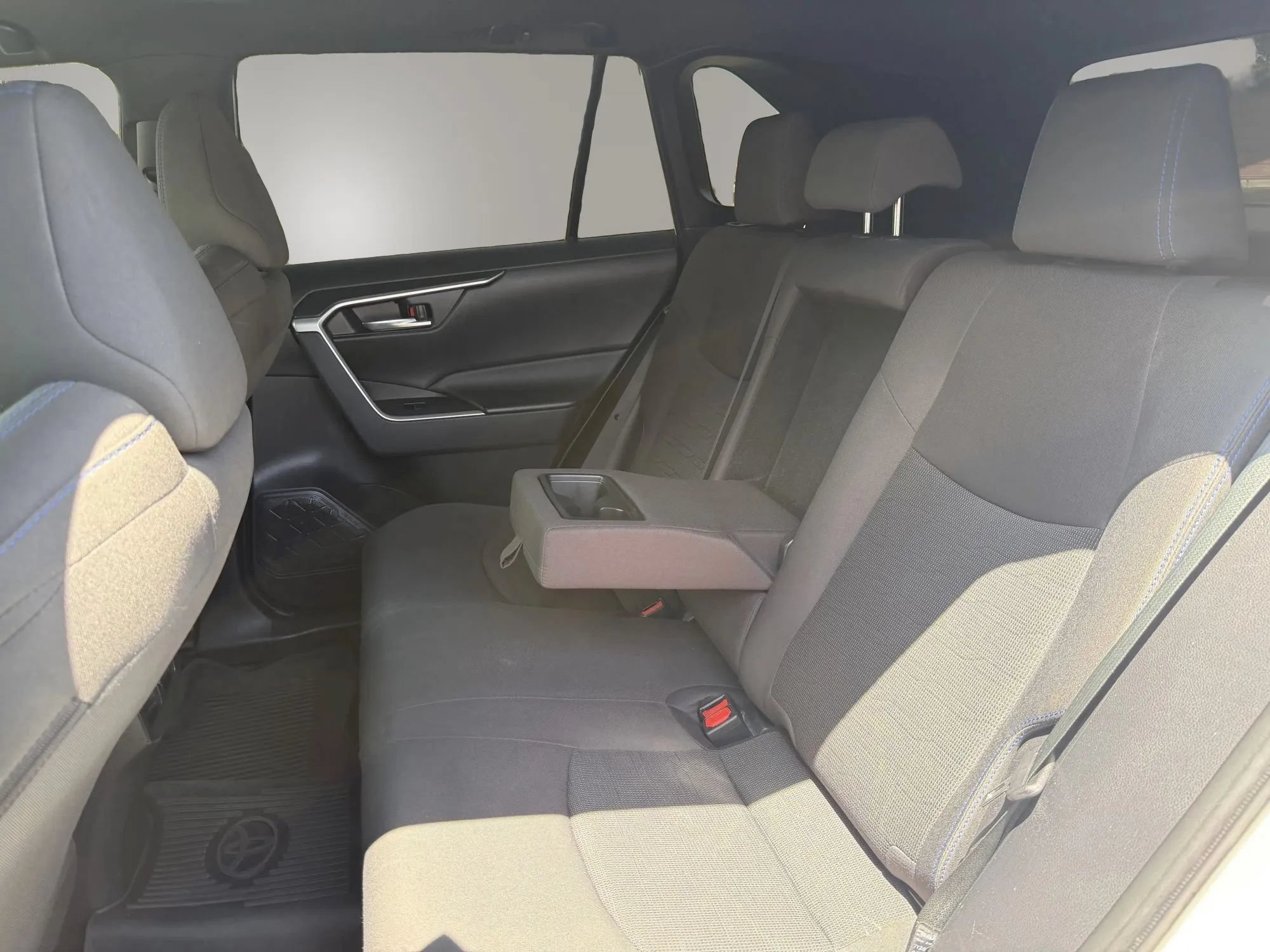 Used 2022 Toyota RAV4 SE w/ Convenience Package AWD/4WD image 34