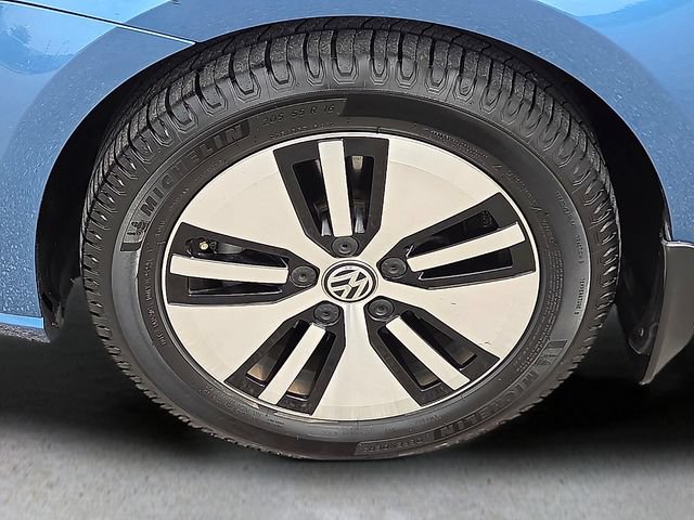Used 2016 Volkswagen e-Golf SE w/ DC Fast Charging Package FWD image 9