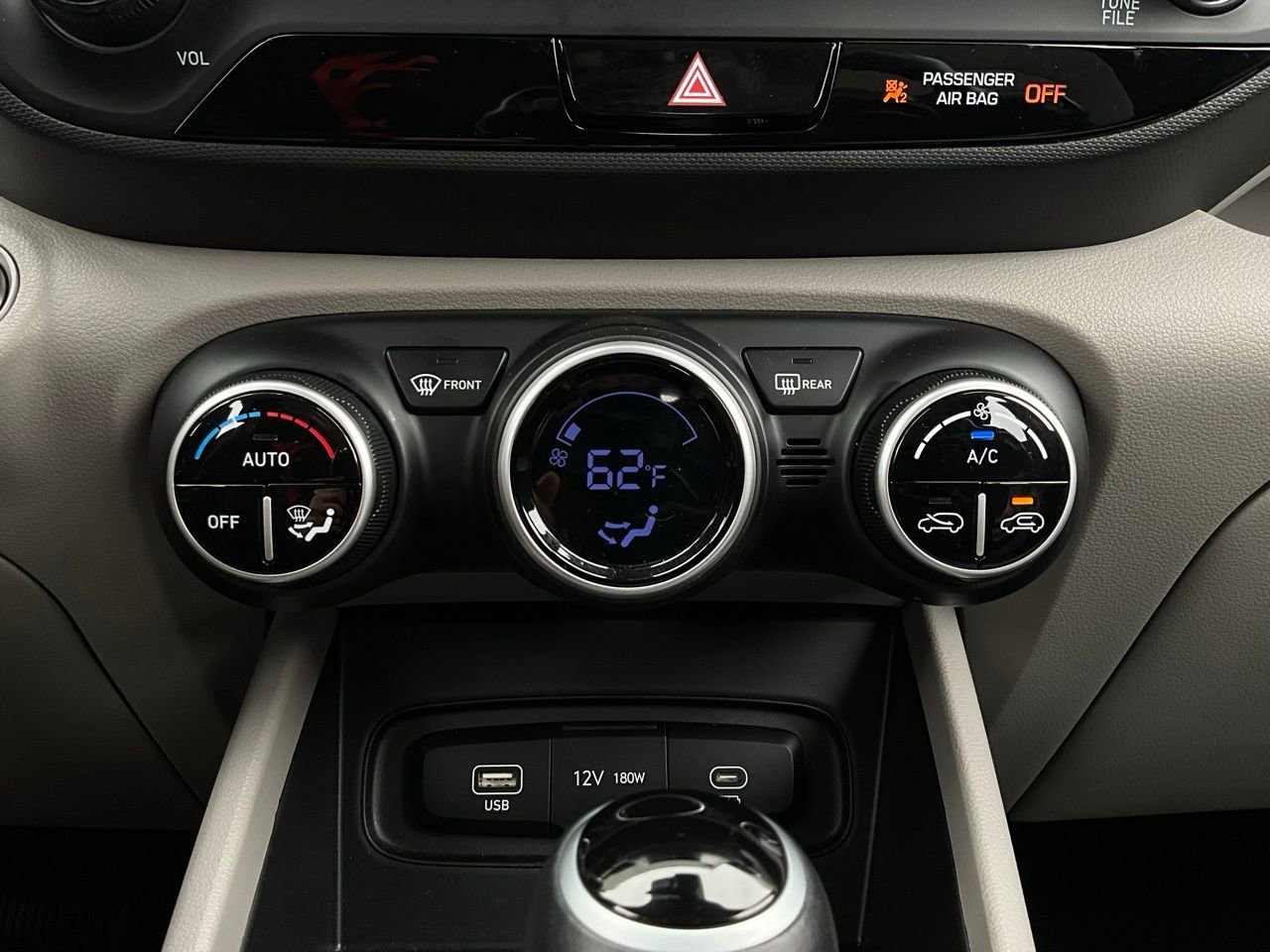 Used 2025 Hyundai Venue SEL image 26