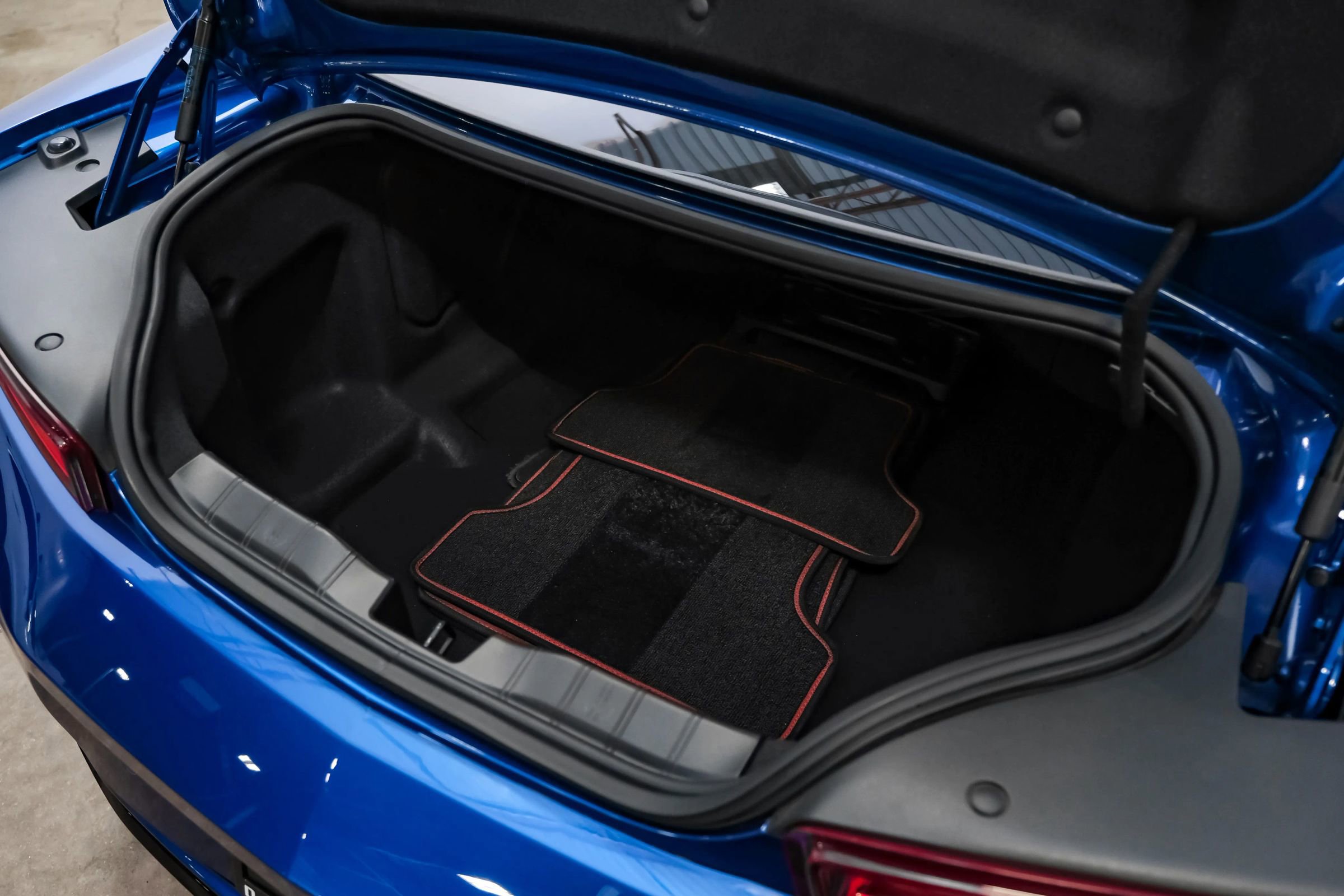 Used 2018 Chevrolet Camaro ZL1 image 35