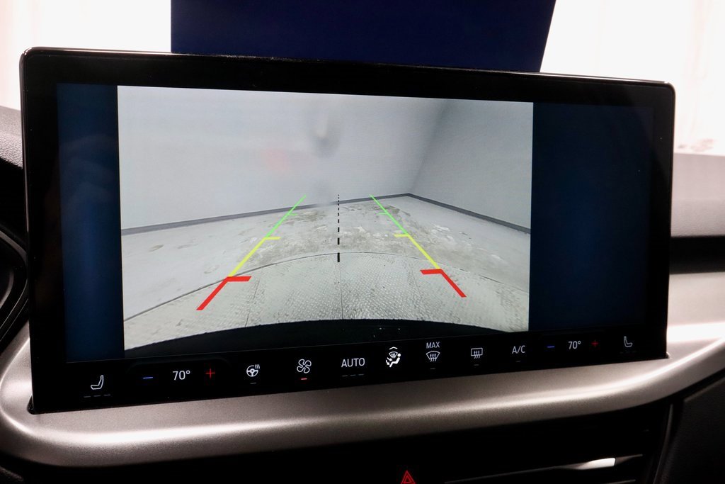 Used 2023 Ford Escape SE image 2