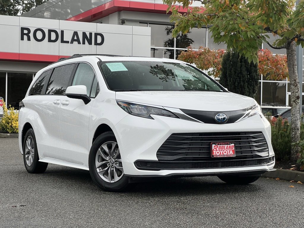 Used 2024 Toyota Sienna LE