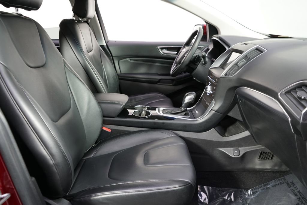 Used 2017 Ford Edge Titanium w/ Technology Package AWD/4WD image 16