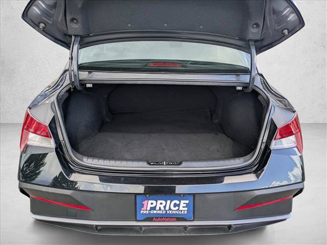 Used 2024 Hyundai Elantra Blue FWD image 6