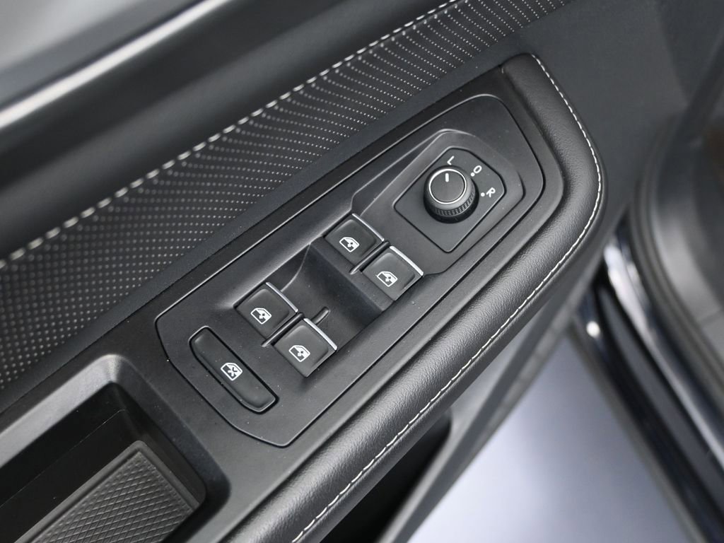 Used 2024 Volkswagen Atlas Cross Sport SE image 19