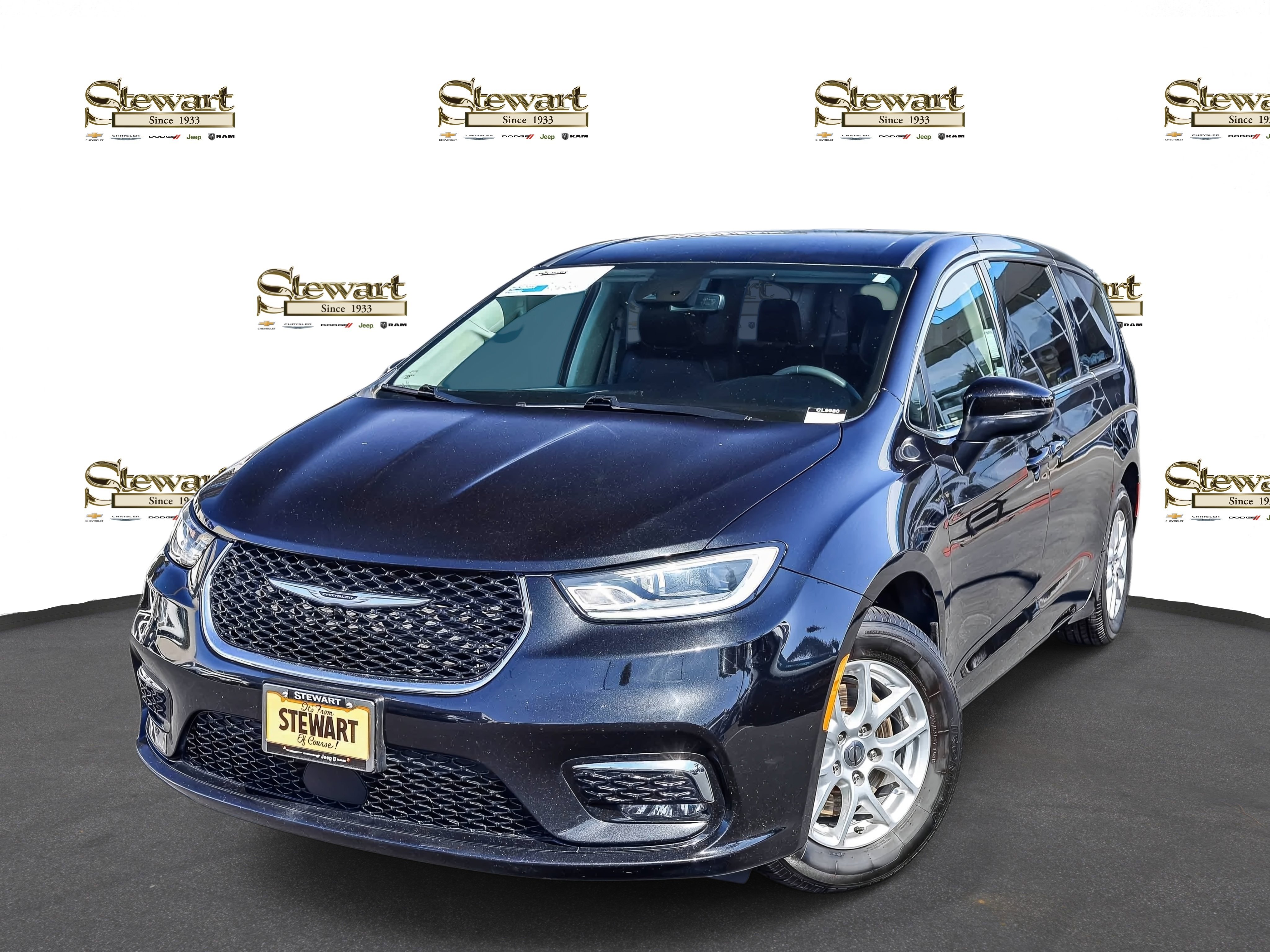 Used 2023 Chrysler Pacifica Touring-L image 1