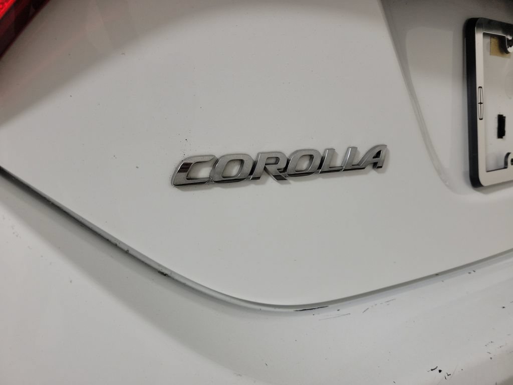 Used 2017 Toyota Corolla LE FWD image 6