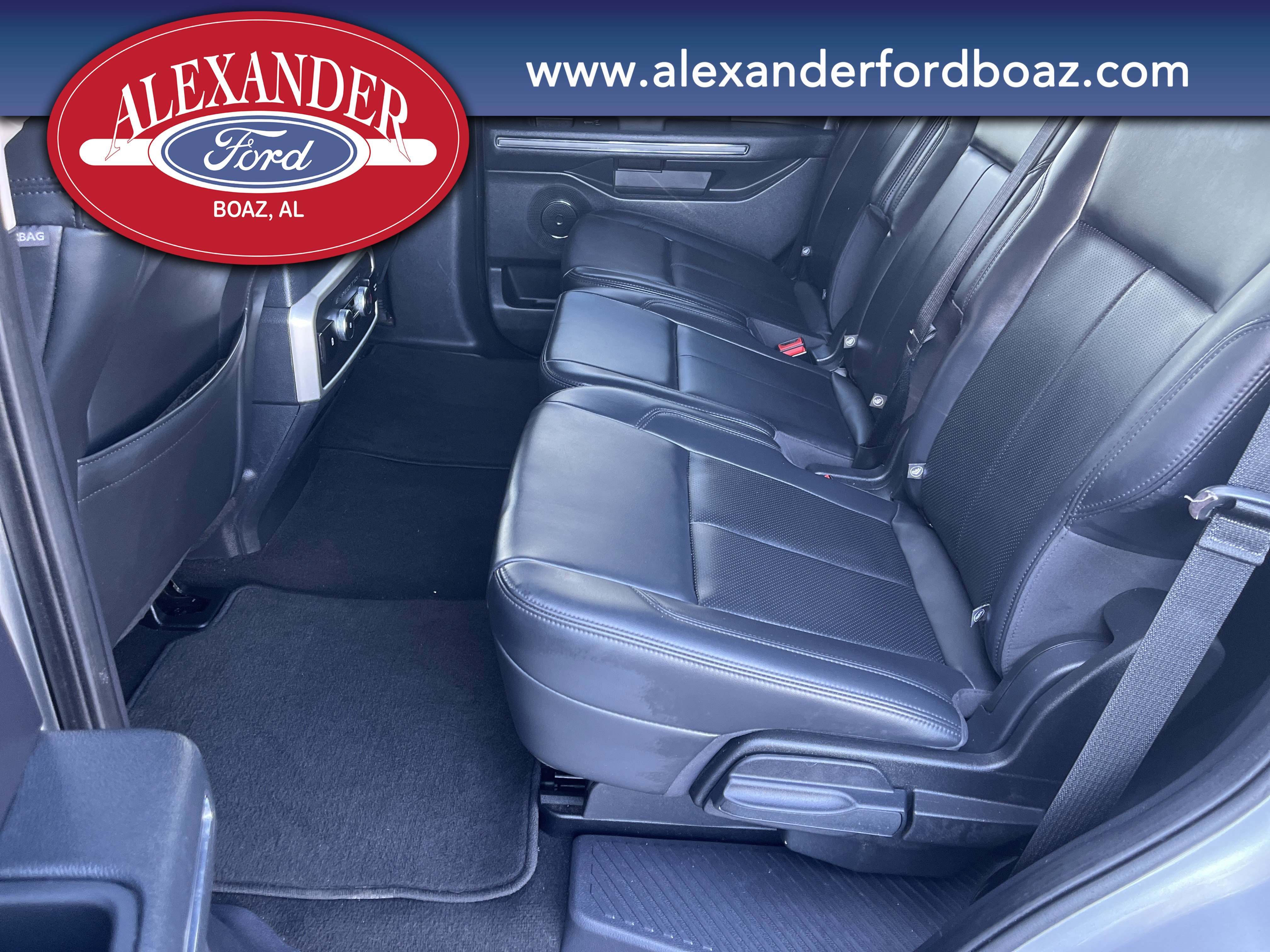 Used 2024 Ford Expedition XLT image 12