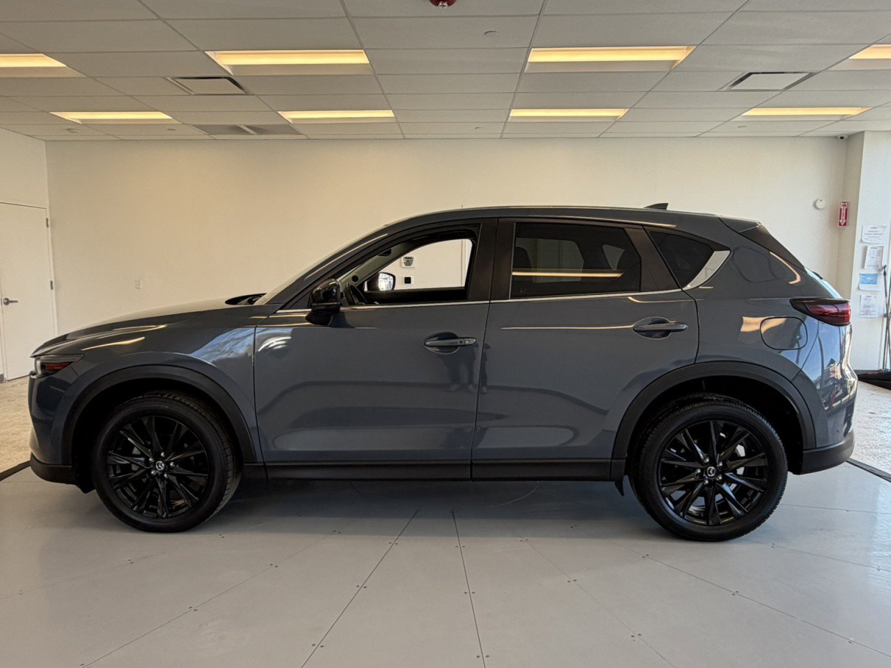 Used 2023 MAZDA CX-5 Carbon Edition AWD/4WD image 4