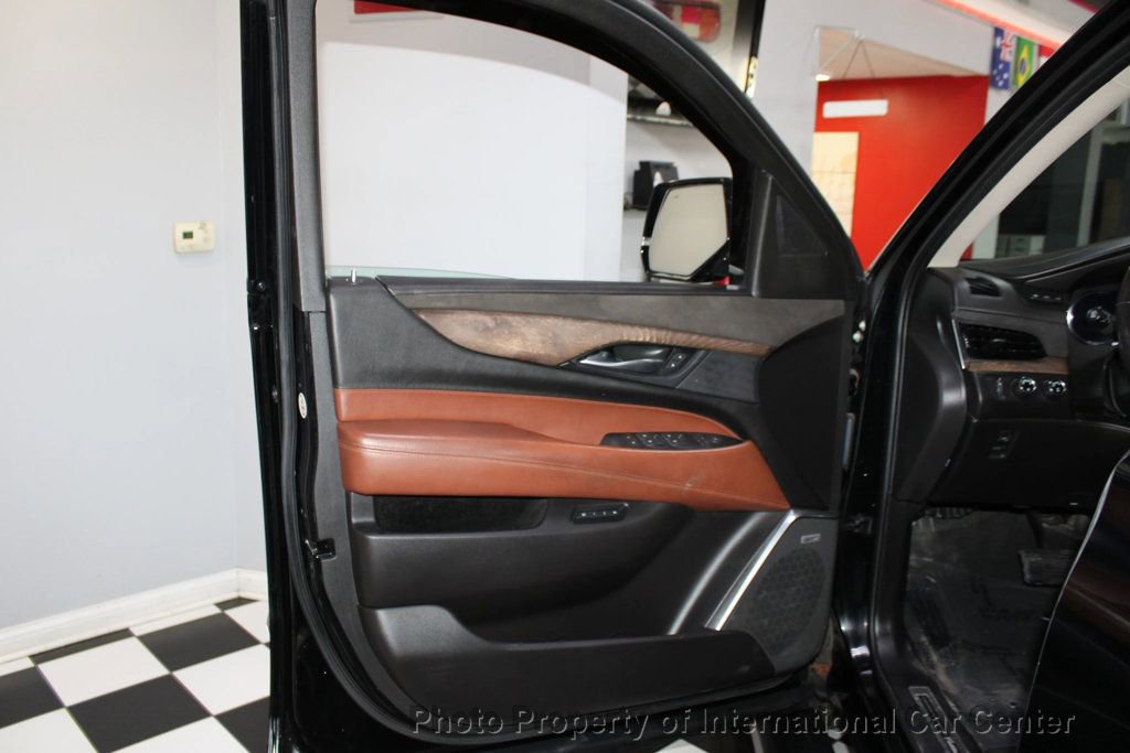 Used 2017 Cadillac Escalade Premium Luxury image 9