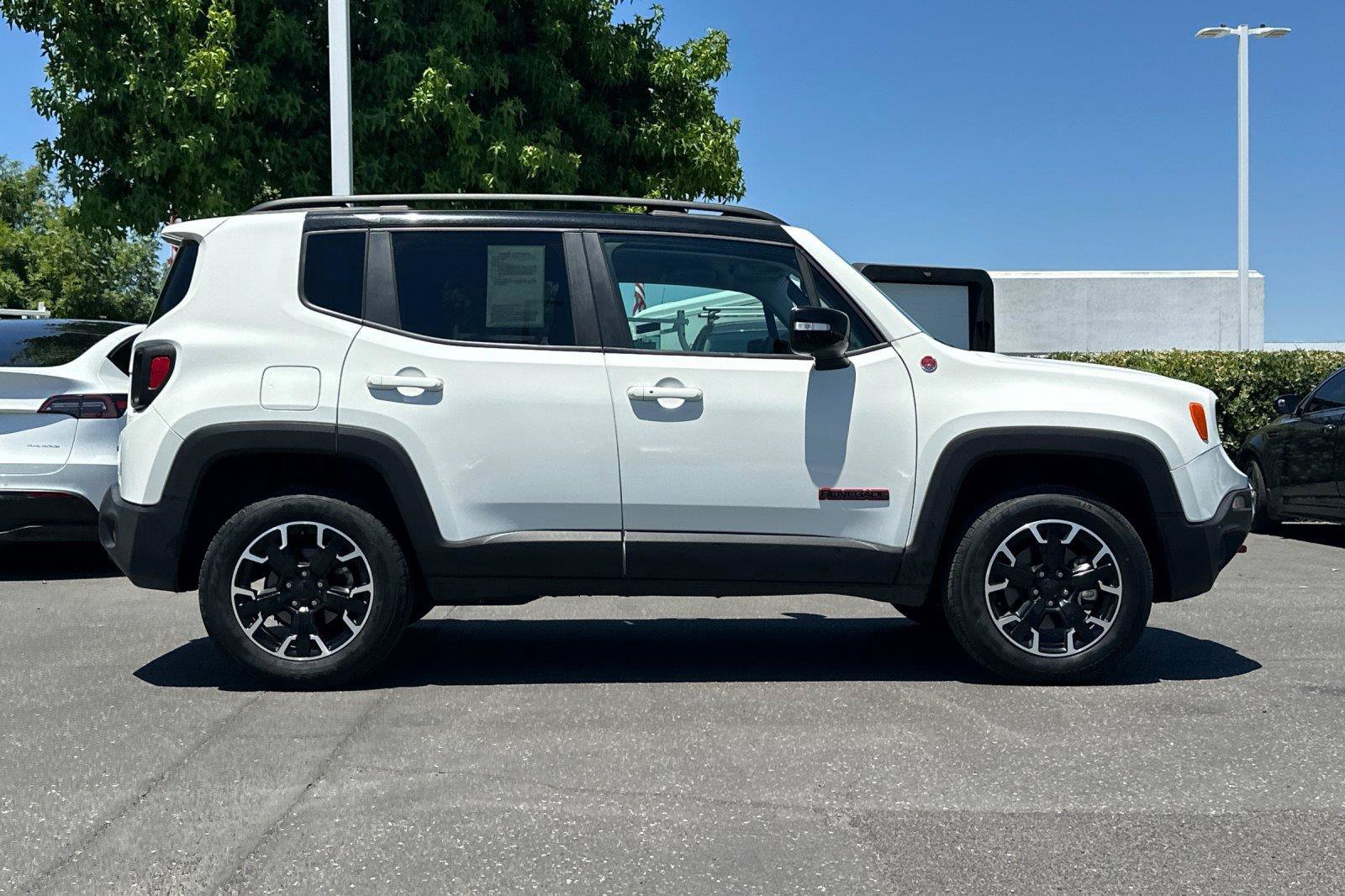Certified 2023 Jeep Renegade Trailhawk AWD/4WD image 3