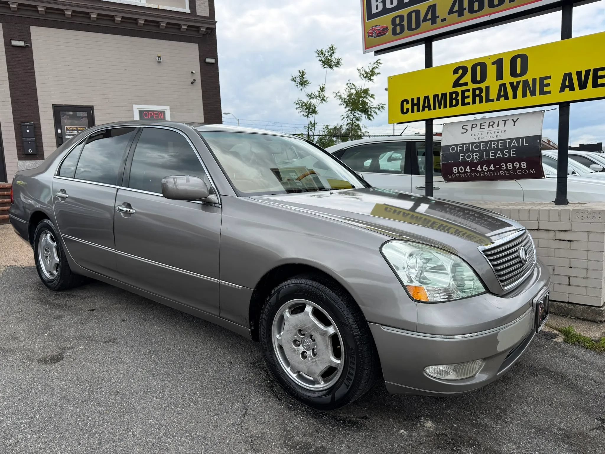 Used 2002 Lexus LS 430 RWD image 2