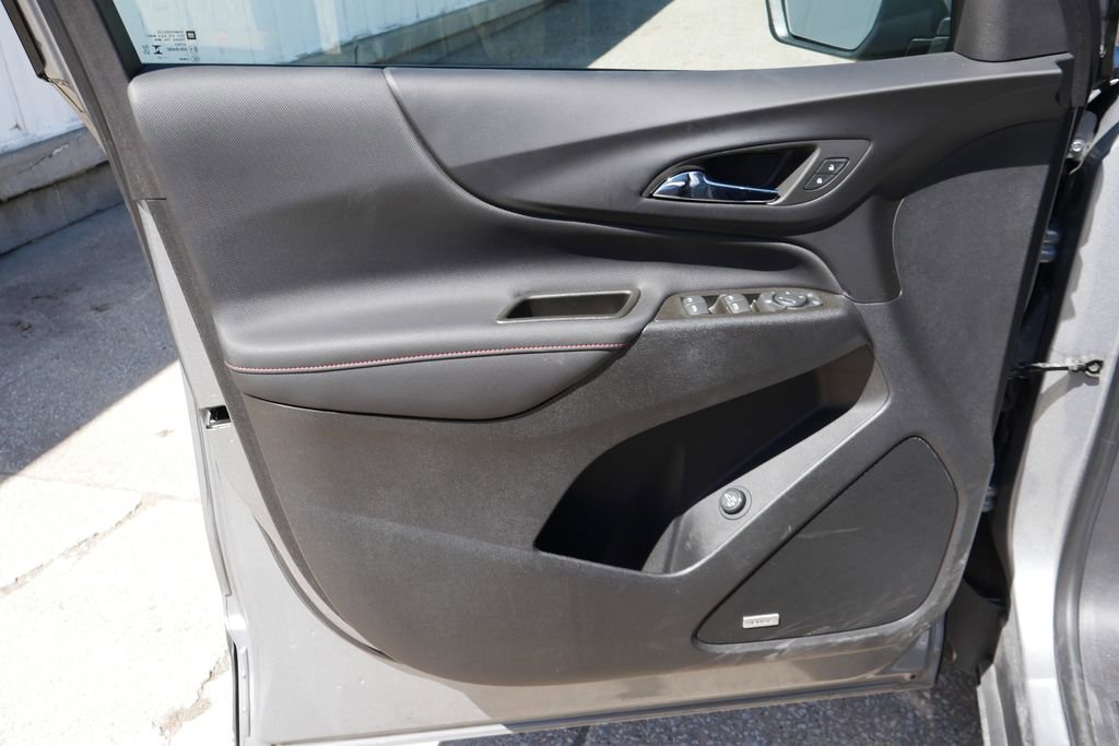 Used 2023 Chevrolet Equinox RS w/ RS Leather Package FWD image 30