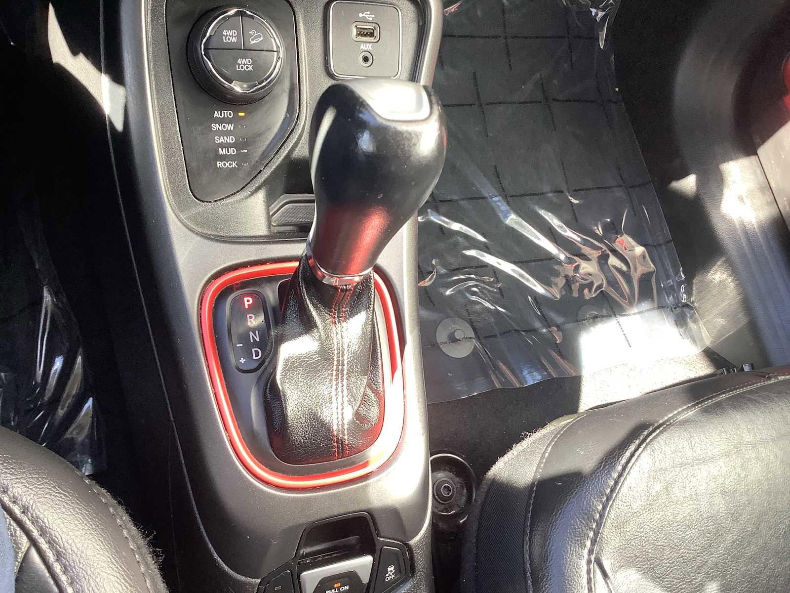 Used 2018 Jeep Compass Trailhawk w/ Leather Interior Group AWD/4WD image 17