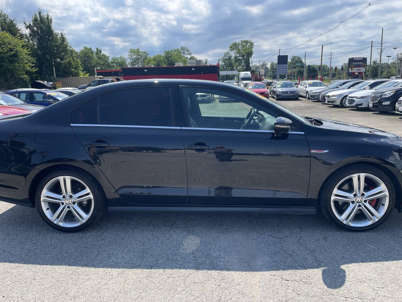 Used 2017 Volkswagen Jetta GLI FWD image 4