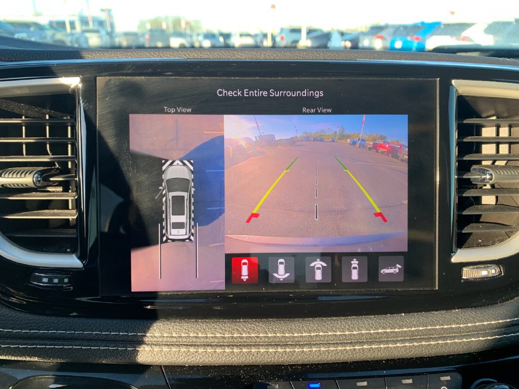 Used 2021 Chrysler Pacifica Touring-L w/ Uconnect Theater Family Group FWD image 22