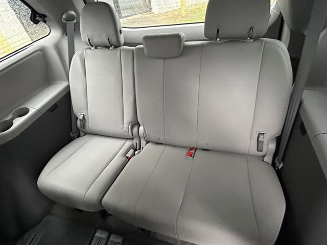 Used 2017 Toyota Sienna XLE image 27