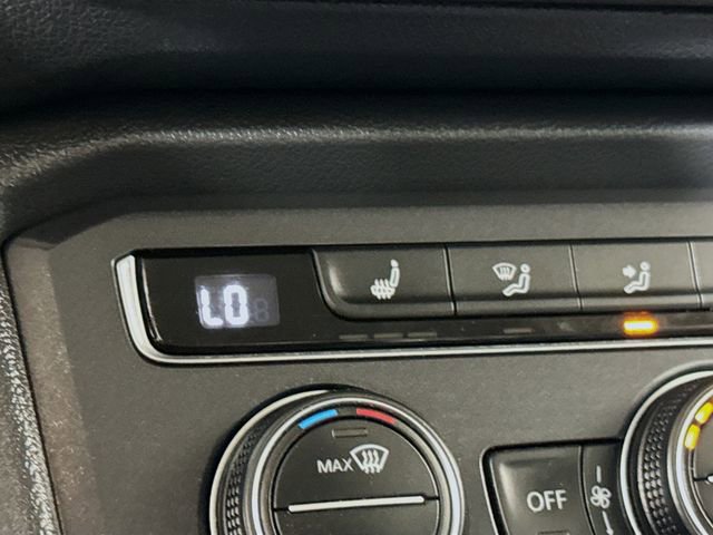 Used 2021 Volkswagen Tiguan SE image 18