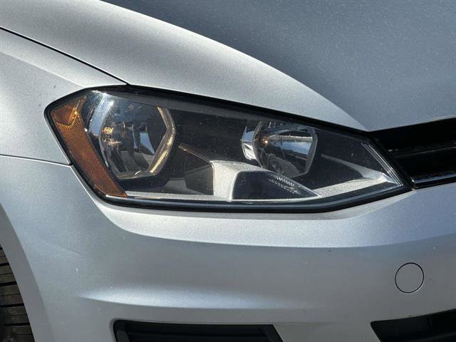 Used 2015 Volkswagen Golf TDI S image 8