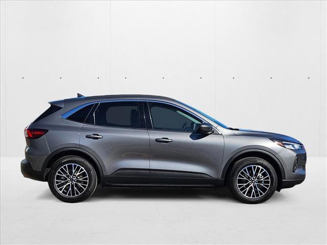 Used 2023 Ford Escape SE image 3