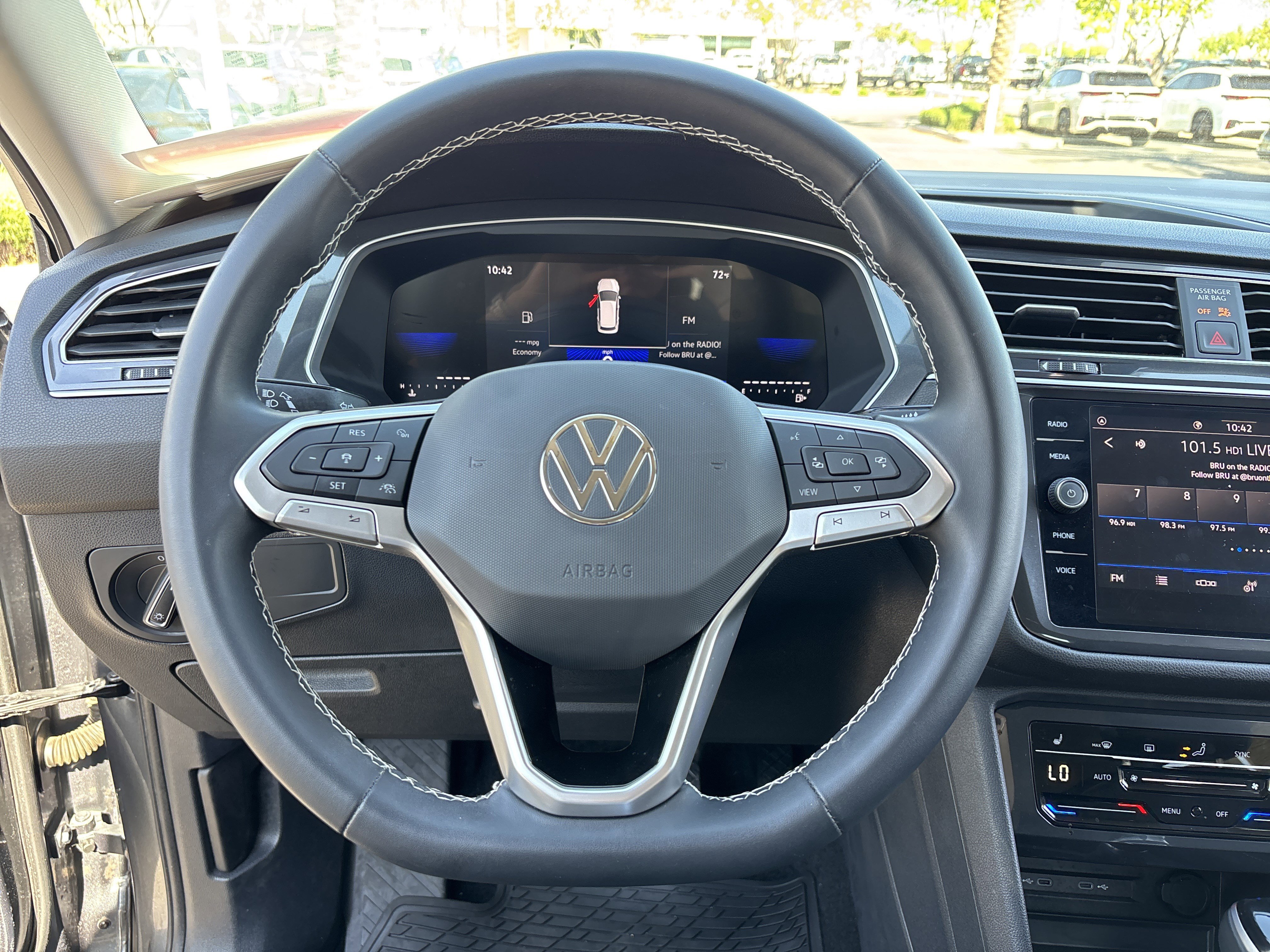 Certified 2023 Volkswagen Tiguan SE image 25