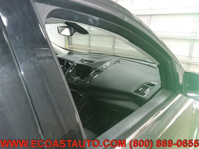 Used 2015 Ford Escape Titanium w/ Equipment Group 301A AWD/4WD image 16