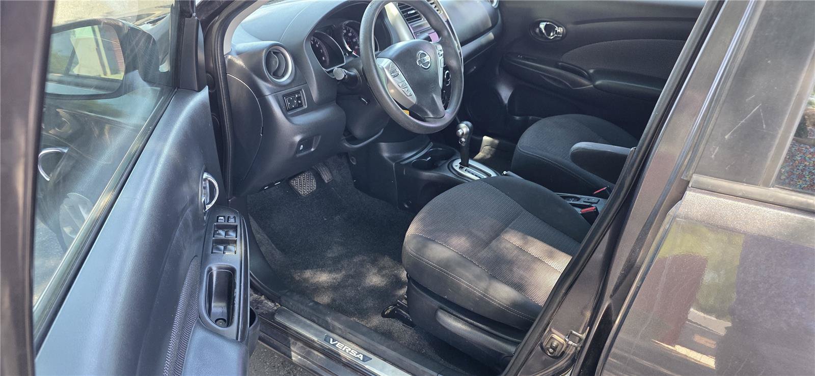 Used 2015 Nissan Versa SV FWD image 13