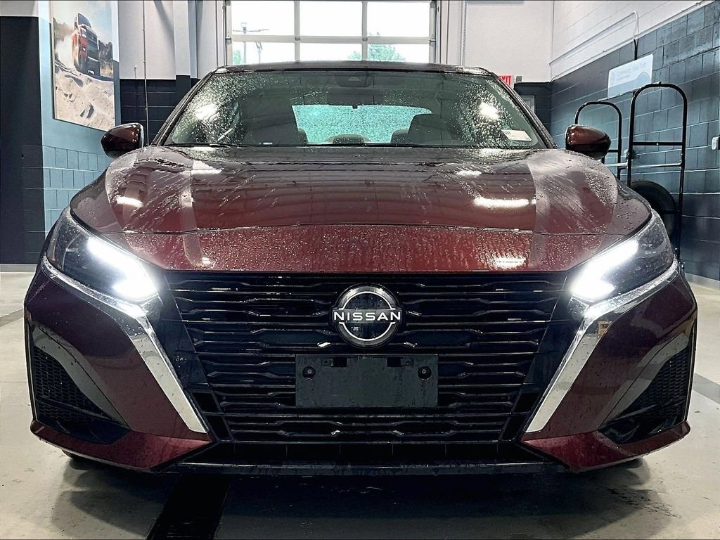Used 2023 Nissan Altima 2.5 SV AWD/4WD image 2