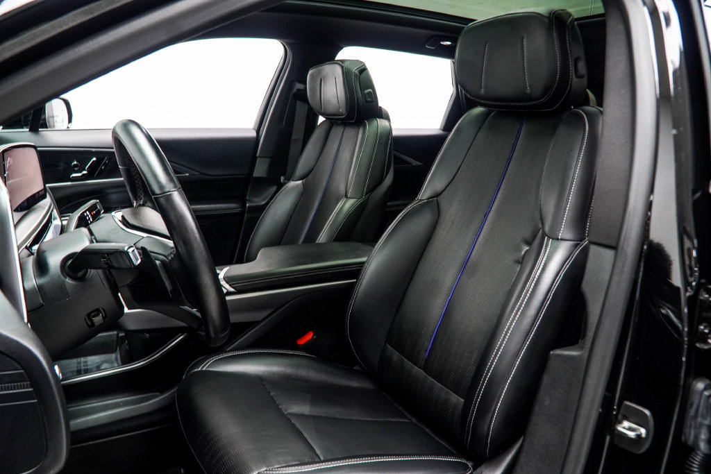 Used 2024 Cadillac Lyriq Luxury RWD image 38