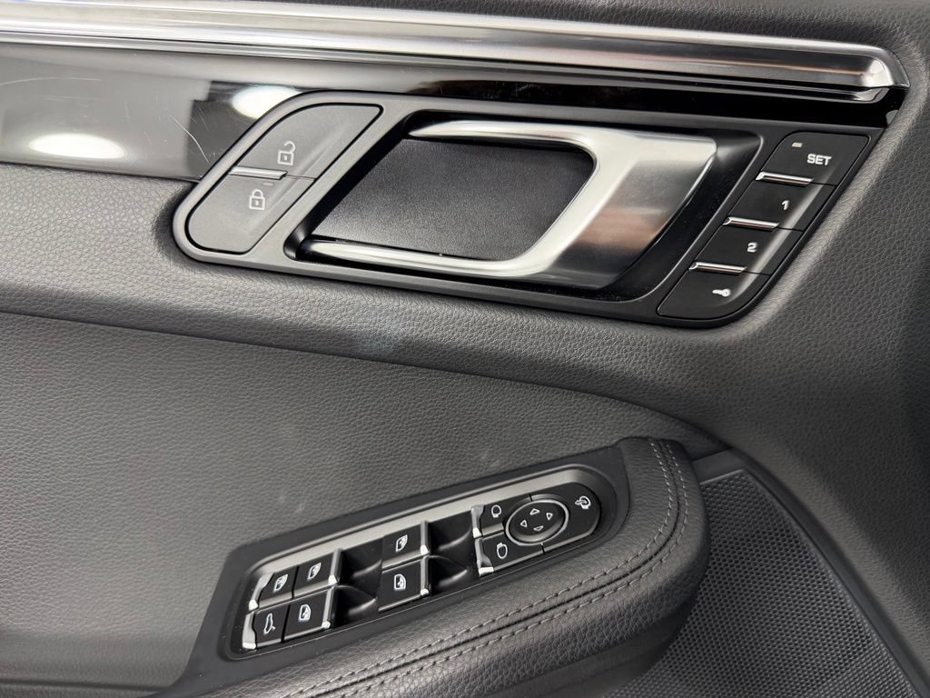 Certified 2026 Porsche Macan AWD/4WD image 20