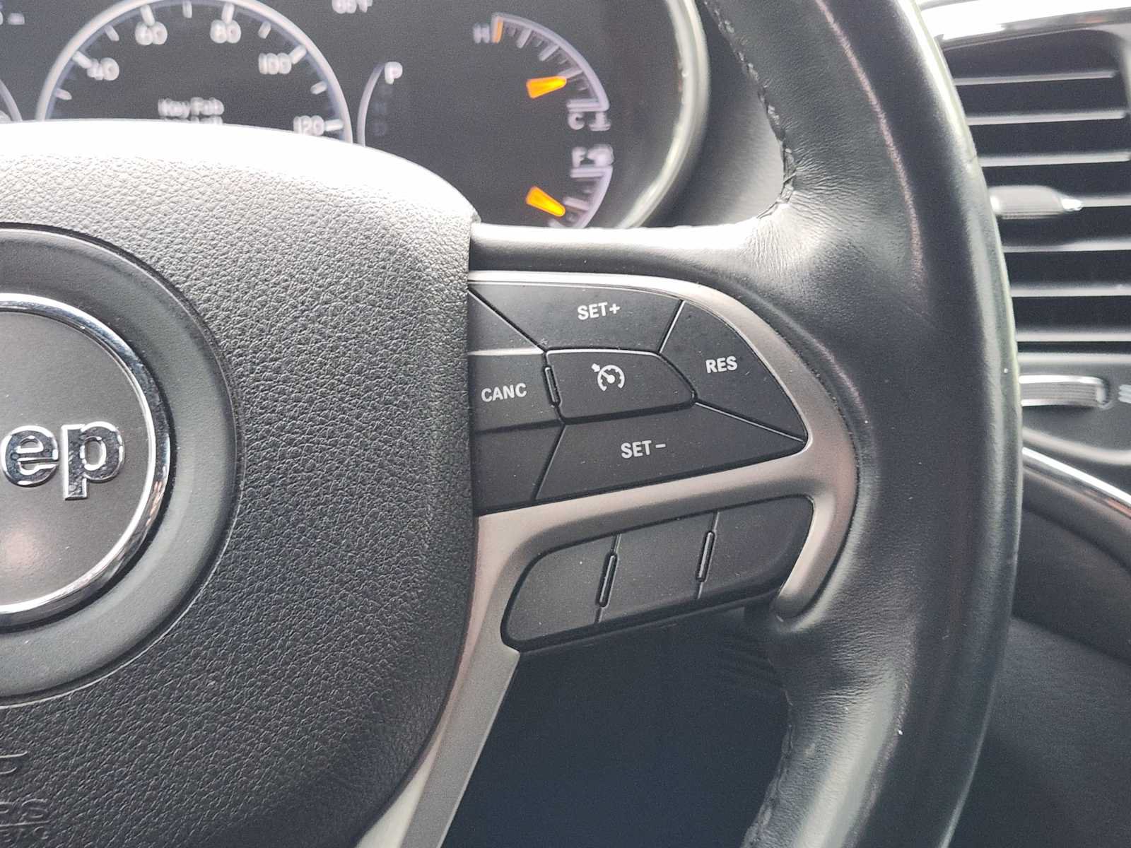 Used 2018 Jeep Grand Cherokee Altitude RWD image 27